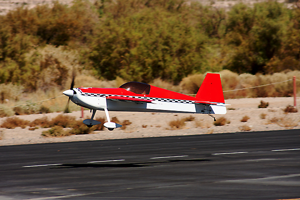 포토 JPG 해외이미지 모델 공원 스포츠 밭 날개 놀이 하늘 비행기 안테나 취미 사람없음 야외 초록색 장난감 공항 작음 파일럿 항공 라디오 눈금 프로펠러 멀리 엔진 대패 제어 채널 해외202004 해외포토 직업 공공시설 컬러 농업 통신 항공교통 교통시설 대중교통 전자제품 크기 파일형식 이미지허브