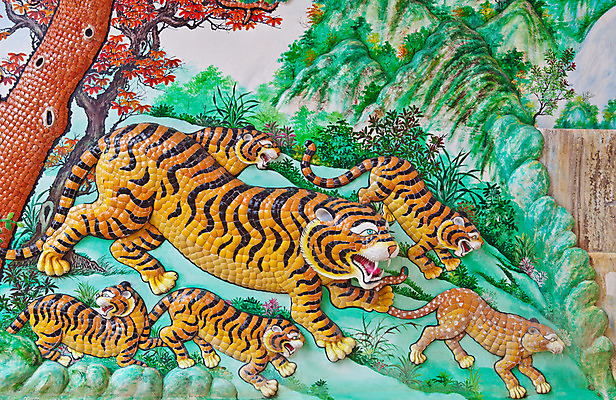 포토 JPG 해외이미지 모델 디자인 종교 벽 조각 불교 가족 태국 미술 사람없음 파란색 컬러풀 조각상 노란색 중국 페인트 사찰 호랑이 제조 그림 사냥 시멘트 수공예 곰팡이 몬스터 복제 숭배 신앙심 정교 해외202004 해외포토 아시아 컬러 포유류 관계 종교건축 문화예술 조형물 공예 파일형식 이미지허브