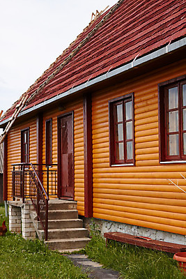 포토 JPG 해외이미지 벽 창문 지붕 새로움 주택 사람없음 건물 목재 빨간색 노란색 문 계단 수확 트랙 복원 옛날 회복 해외202004 해외포토 나무 건축물 컬러 컨셉 농업 재료 파일형식 이미지허브