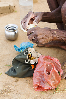 포토 JPG 해외이미지 여자 남자 아시아 어린이 여행 패턴 밭 노동자 사람 사람없음 야외 경제 컬러풀 계단 마을 시골 도시 업무 위생 질병 가난 충돌 인도인 실업 질감 부족 교외 빈민가 소셜 이슈 인구 해외202004 해외포토 외국인 직업 나라 컬러 컨셉 무늬 농업 비즈니스 의학 동양인 작업 파일형식 이미지허브