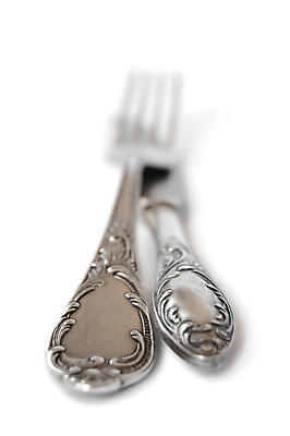 포토 JPG 해외이미지 포크 꽃무늬 패턴 탁자 그림자 사람없음 검은색 골동품 흰색 기구 시골 칼 은색 묘사 질감 복고 고립 깊이 옛날 해외202004 해외포토 식기 꽃 컬러 가구 무늬 파일형식 이미지허브