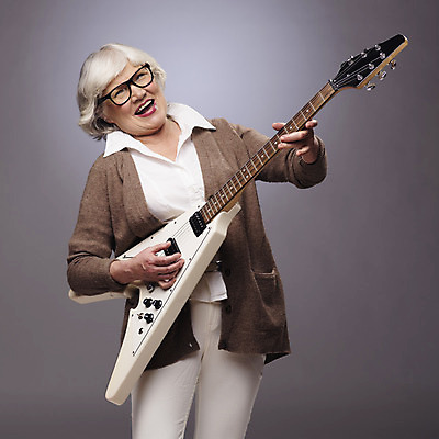 포토 JPG 해외이미지 백인 라이프스타일 여자 노년 행복 감정 별 안경 음악 백그라운드 놀이 한명 사람 금속 기쁨 음악가 꿈 회색 기타 표현 은퇴 코믹 기타리스트 뮤지컬 옛날 해외202004 해외포토 자연요소 서양인 직업 1 잡화 컬러 재질 현악기 문화예술 성인 생활 연주자 파일형식 이미지허브