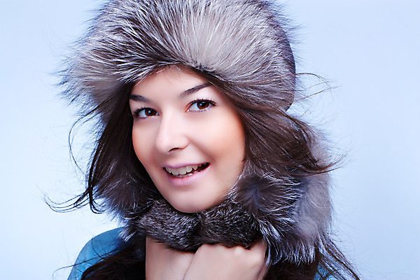 포토 JPG 해외이미지 백인 1 여자 컨셉 겨울 휴식 창조 한명 사람 성인 파란색 햇빛 어둠 눈송이 우아함 만족 개성 눈보라 유일 해외202004 해외포토 서양인 계절 감정 컬러 눈_날씨 태양 파일형식 이미지허브