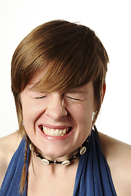 포토 JPG 해외이미지 백인 여자 감정 얼굴 한명 사람 성인 머리 외침 고통 슬픔 분노 흰색 표현 좌절 치아 울음 긴장 고립 공격적 비명 해외202004 해외포토 서양인 1 컬러 컨셉 표정 신체부위 소리 소화기관 파일형식 이미지허브