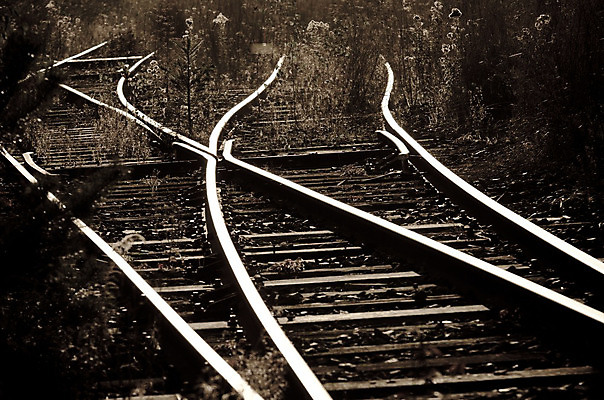 포토 JPG 해외이미지 도로 십자가 사람없음 금속 철 스위치 선로 해외202004 해외포토 길 교통시설 재질 파일형식 이미지허브