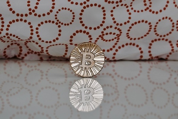 포토 JPG 해외이미지 돈 비즈니스 사람없음 금융 동전 황금 무역 결제 온라인쇼핑 가치 해외202004 해외포토 산업 경제 쇼핑 재산 온라인 파일형식 이미지허브