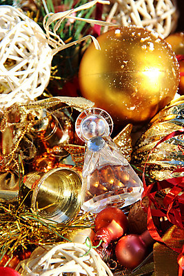 포토 JPG 해외이미지 나무 별 종이 조각 크리스마스 겨울 공 탁자 천사 새로움 주택 사탕 선물 이벤트 사람없음 장식 빨간색 초록색 빛 상자 컬러풀 장난감 화환 견과류 축하 소나무 눈송이 황금 은색 혼합 연도 패키지 마법 원뿔 포장소품 가문비나무 해외202004 해외포토 자연요소 도형 식물 계절 기념일 꽃 컬러 가구 컨셉 포장 디저트 눈_날씨 건물 오브젝트 포장재료 파일형식 이미지허브