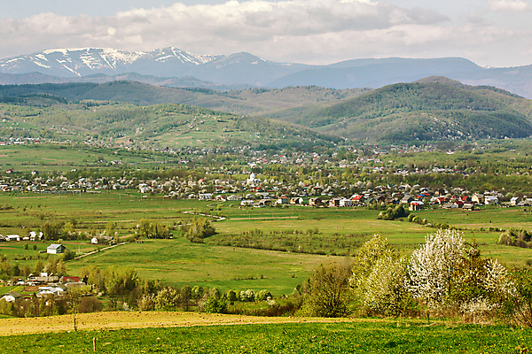 포토 JPG 해외이미지 나무 식물 구름 공원 꽃 유럽 도로 여행 백그라운드 밭 자연 하늘 휴가 산 주택 풍경 사람없음 초록색 여름 파란색 햇빛 농장 마을 계곡 맑음 봄 벚꽃 흰색 시골 체리 사과 오두막 과수원 언덕 아몬드 타운 우크라이나 해외202004 해외포토 자연요소 계절 공공시설 나라 길 컬러 농업 과일 교통시설 날씨 건물 태양 견과류 도시 생태계 파일형식 이미지허브