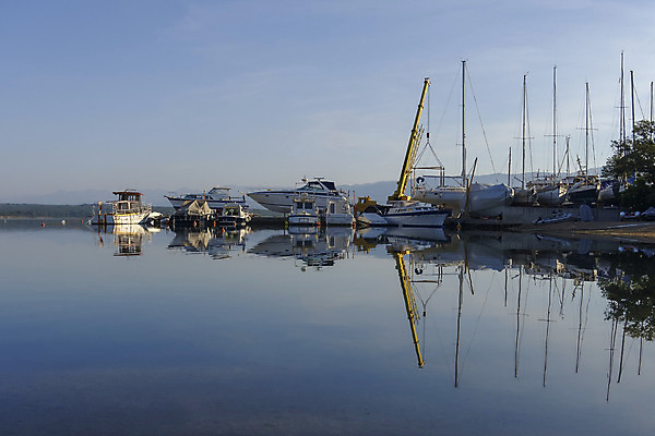 포토 JPG 해외이미지 계절 바다 여행 겨울 요트 교통시설 건조 항해 사람없음 야외 항구 보트 기다림 작업실 고급 수리 보호 주차 조선소 서비스 함선 수납 포트 발판 뱃놀이 많음 해외202004 해외포토 산업 교통 컨셉 배_교통 모션 전통놀이 시설 파일형식 이미지허브