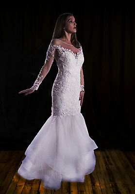 포토 JPG 해외이미지 모델 헤어스타일 드레스 얼굴 결혼 장신구 미술 한명 장식 금발 유행 귀걸이 축하 보석 입술 심플 부드러움 생강 이상 해외202004 해외포토 1 옷 컨셉 채소 문화예술 사람 이벤트 신체부위 감각 광석 파일형식 이미지허브