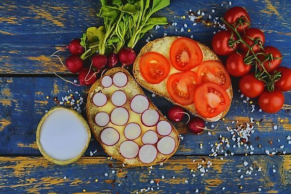 포토 JPG 해외이미지 음식 빵 백그라운드 잎 다이어트 토마토 채소 탁자 샌드위치 건강 종류 요리 사람없음 목재 빨간색 초록색 갈색 요식업 식사 샐러드 흰색 신선 오픈 선택 맛 아침식사 정상 상추 먹기 배고픔 머리위 칼로리 후추 북쪽 버터 점심식사 총각무 해외202004 해외포토 나무 식물 산업 컬러 가구 컨셉 재료 모션 무 방향 향신료 파일형식 이미지허브