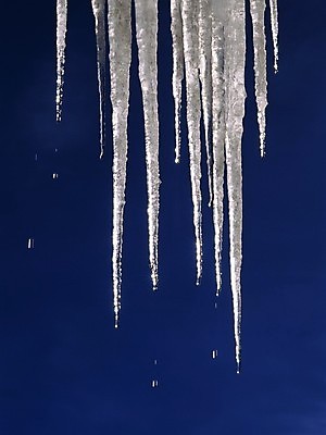 포토 JPG 해외이미지 창 겨울 사람없음 물 파란색 냉동 얼음 추위 액체 시원함 서리 고드름 북극해 팬던트 해외202004 해외포토 자연요소 계절 무기 바다 컬러 파일형식 이미지허브