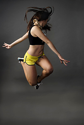 포토 JPG 해외이미지 1 여자 포즈 백그라운드 이동 모션 거리 힙합 한명 사람 10대 운동 유행 점프 어둠 댄서 춤 도시 시원함 엉덩이 비보이 에어로빅 그런지 단절 프리스타일 스타일 해외202004 해외포토 직업 음악 컨셉 청소년 문화예술 건강 신체부위 파일형식 이미지허브