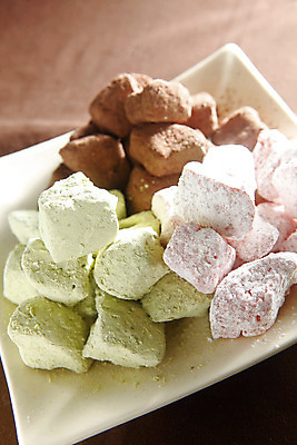 포토 JPG 해외이미지 접시 딸기 디저트 사람없음 쿠키 식당 초콜릿 맛 해외202004 해외포토 식기 음식 컨셉 과일 상점 파일형식 이미지허브