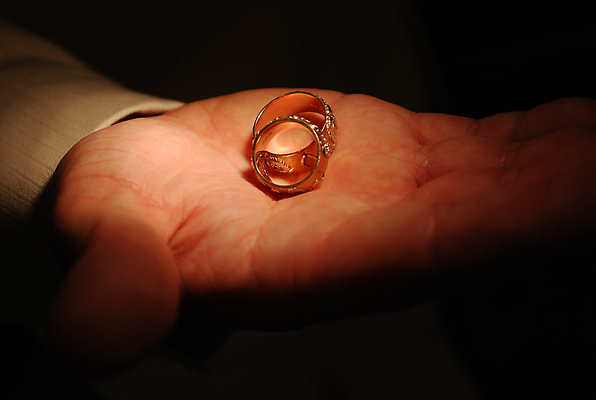 포토 JPG 해외이미지 백인 손 남자 결혼 손가락 결혼식 손바닥 사랑 사람 사람없음 반지 황금 팔 해외202004 해외포토 서양인 감정 장신구 이벤트 신체부위 파일형식 이미지허브