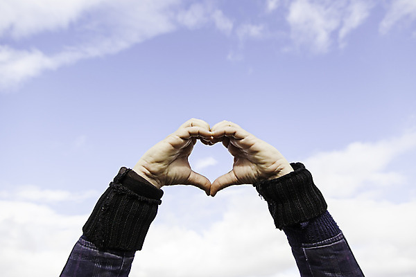 포토 JPG 해외이미지 모양 구름 1 손 기독교 종교 백그라운드 컨셉 손가락 자연 조류 하늘 미래 아이디어 관리 창조 사랑 사람 사람없음 야외 여름 파란색 빛 태양 우주 믿음 희망 자유 흰색 기도 하트 오픈 영혼 심볼 사인 천국 숭배 신앙심 헬프 해외202004 해외포토 자연요소 동물 계절 감정 컬러 신체부위 도움 생태계 파일형식 이미지허브