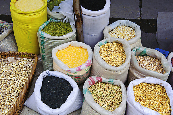 포토 JPG 해외이미지 잡화 음식 농업 채소 가방 비즈니스 재료 자연 콩 건조 건강 옥수수 요리 씨앗 서기 사람없음 초록색 컬러풀 노란색 판매 세일 상점 검은색 견과류 수확 신선 시장 구매 농부 상품 혼합 컨테이너 먹기 국자 유기농 완두콩 자루 모음 대두 멀티 채식주의자 해외202004 해외포토 식물 직업 웰빙 산업 컬러 모션 주방용품 곡류 한글 쇼핑 생태계 채식 파일형식 이미지허브