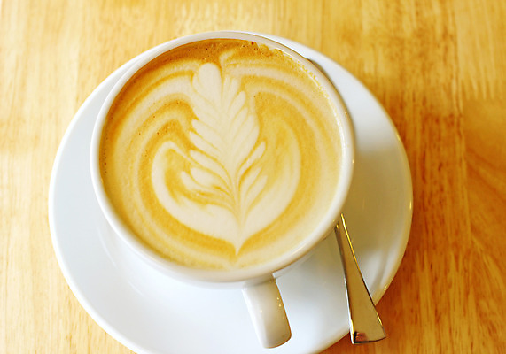 포토 JPG 해외이미지 접시 디자인 커피 음료 음식 백그라운드 탁자 아침 콩 요리 미술 사람없음 컵 갈색 식당 초콜릿 숟가락 검은색 이탈리아 거품 카페 우유 머그컵 흰색 신선 바 뜨거움 도자기 맛 아침식사 크림 아로마 바리스타 카푸치노 에스프레소 중독 점심식사 단절 라떼 모카 카페인 해외202004 해외포토 주간 직업 식기 유럽 컬러 가구 컨셉 문화예술 디저트 유제품 곡류 수저 상점 식사 파일형식 이미지허브