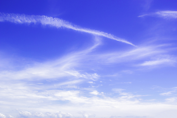 포토 JPG 해외이미지 구름 계절 백그라운드 자연 하늘 날씨 사람없음 여름 파란색 빛 햇빛 평화 맑음 놀람 분위기 순수 천국 솜털 흐림 오존 해외202004 해외포토 자연요소 감정 컬러 컨셉 표정 태양 생태계 파일형식 이미지허브