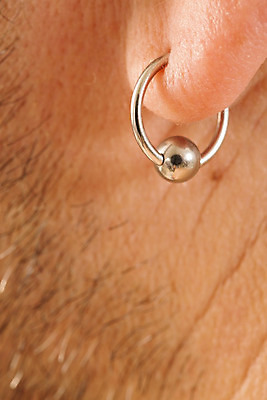 포토 JPG 해외이미지 모양 백인 라이프스타일 남자 신체 부분 해부 수염 실내 한명 사람 소년 성인 옆모습 파란색 머리 유행 귀걸이 검은색 반지 구멍 감각 닫기 시원함 엉덩이 피부 묘사 귀 개성 내추럴 그런지 피어싱 스타일 해외202004 해외포토 서양인 1 어린이 뷰포인트 컬러 장신구 의학 모션 내부 생활 신체부위 파일형식 이미지허브