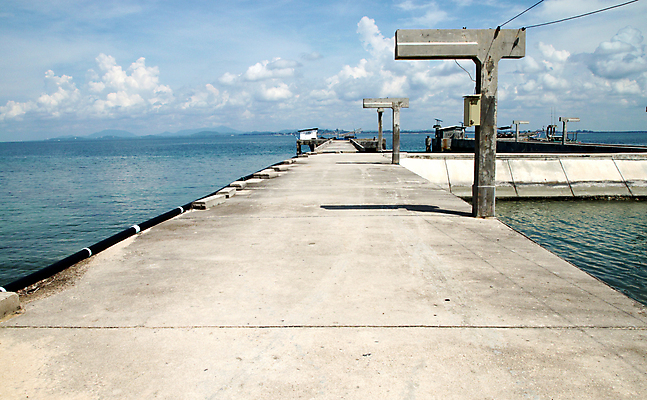 포토 JPG 해외이미지 아시아 바다 섬 여행 태국 하늘 날씨 휴가 휴식 동양인 사람없음 초록색 파란색 모래사장 평화 항구 맑음 침묵 산책 산책로 흰색 만 휴양지 방파제 포트 방법 옛날 이국적 콘크리트 해외202004 해외포토 공공시설 나라 길 컬러 컨셉 교통시설 인종 소리 장소 파일형식 이미지허브