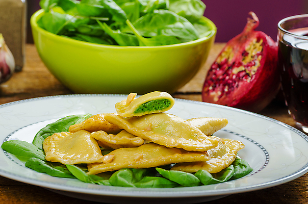 포토 JPG 해외이미지 전통 접시 음식 백그라운드 토마토 재료 탁자 치즈 주택 파스타 건강 요리 사람없음 목재 초록색 주방 식사 저녁식사 이탈리아 흰색 신선 맛 정상 허브 날것 만들기 밀가루 석류 시금치 바질 점심식사 폭식 고립 라비올리 바이오 탄수화물 핸드메이드 해외202004 해외포토 나무 식물 식기 유럽 컬러 가구 컨셉 채소 과일 모션 유제품 서양음식 건물 가루 파일형식 이미지허브