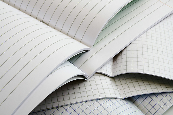 포토 JPG 해외이미지 교육 종이 백그라운드 컨셉 비즈니스 새로움 세포 사람없음 사무실 펜 볼펜 다이어리 쪽지 공책 봄 줄무늬 오픈 닫기 계획 주식 계약 보고서 준비 문서 시트 해외202004 해외포토 계절 무늬 모션 문구용품 금융 필기구 사무용품 파일형식 이미지허브