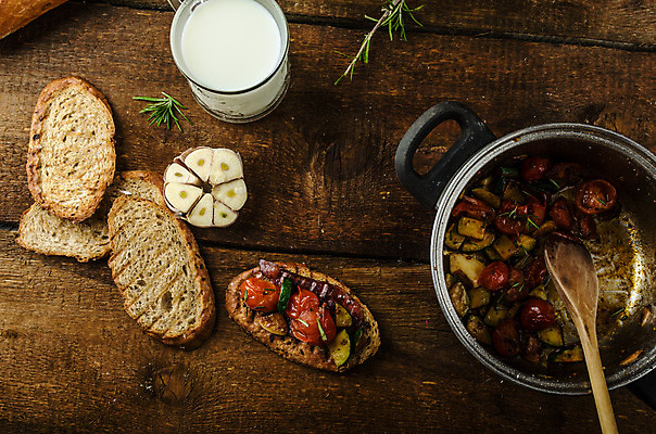 포토 JPG 해외이미지 음식 빵 조각 다이어트 토마토 채소 탁자 치즈 샌드위치 건강 마늘 요리 사람없음 목재 식사 이탈리아 튀김 시골 신선 맛 그릴 애피타이저 바게트 굽기 지중해 만취 허브 카나페 올리브 브런치 토스트 후추 바질 점심식사 모짜렐라치즈 바이오 백리향 브루스케타 채식주의자 해외202004 해외포토 나무 식물 열매 유럽 바다 가구 컨셉 재료 주방용품 유제품 서양음식 구이 향신료 채식 술취함 파일형식 이미지허브