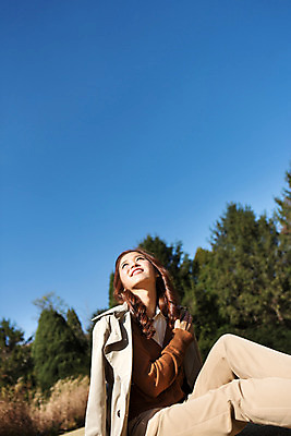 포토 JPG 주간 여자 여유 휴식 한명 앉기 상반신 20대 성인 야외 한국인 가을 트렌치코트 카디건 상쾌 수목원 파주 청년여자한명만 성인여자한명만 국내포토 자연요소 1 계절 감정 컨셉 모션 사람 동양인 청년 외투 코트 경기도 여자한명만 성인여자만 청년여자만 파일형식