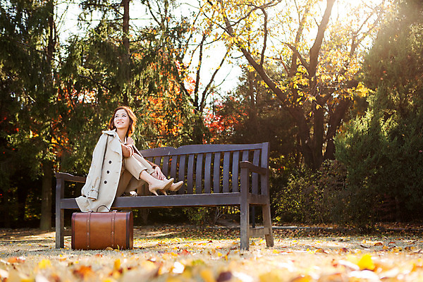 포토 JPG 주간 전신 여자 여유 낙엽 벤치 휴식 한명 앉기 20대 성인 야외 옆모습 여행가방 한국인 가을 트렌치코트 하이힐 상쾌 수목원 파주 청년여자한명만 성인여자한명만 국내포토 자연요소 1 계절 감정 구두 뷰포인트 컨셉 잎 의자 가방 모션 사람 동양인 청년 코트 여성화 경기도 여자한명만 성인여자만 청년여자만 파일형식