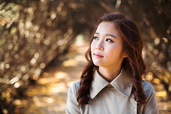 포토 JPG 주간 나무 여자 여유 휴식 한명 상반신 20대 성인 야외 앞모습 아웃포커스 산책 한국인 가을 터널 트렌치코트 상쾌 수목원 파주 청년여자한명만 성인여자한명만 국내포토 자연요소 식물 1 계절 감정 길 뷰포인트 컨셉 촬영기법 사람 동양인 청년 코트 경기도 여자한명만 성인여자만 청년여자만 파일형식