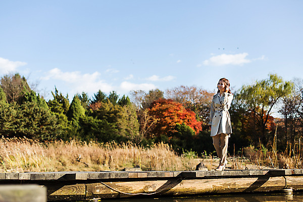 포토 JPG 주간 전신 여자 호수 여유 휴식 한명 20대 성인 야외 옆모습 걷기 산책 한국인 가을 트렌치코트 상쾌 수목원 파주 청년여자한명만 성인여자한명만 국내포토 자연요소 1 계절 감정 뷰포인트 컨셉 모션 사람 동양인 청년 코트 경기도 여자한명만 성인여자만 청년여자만 파일형식