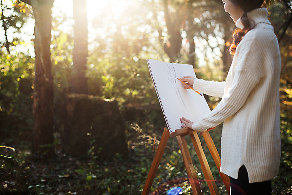 포토 JPG 주간 여자 여유 미술 한명 상반신 20대 성인 야외 옆모습 한국인 가을 클래식 스케치 스웨터 집중 순수 즐거움 그림 수목원 파주 청년여자한명만 성인여자한명만 국내포토 자연요소 1 계절 감정 뷰포인트 컨셉 상의 문화예술 사람 동양인 청년 경기도 여자한명만 성인여자만 청년여자만 파일형식