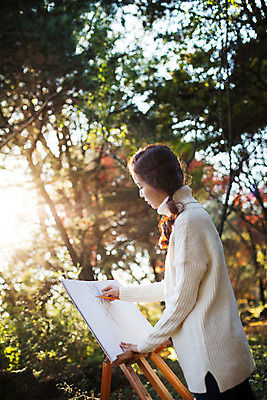 포토 JPG 주간 여자 여유 미술 한명 상반신 20대 성인 야외 옆모습 한국인 가을 클래식 스케치 스웨터 집중 순수 즐거움 그림 수목원 파주 청년여자한명만 성인여자한명만 국내포토 자연요소 1 계절 감정 뷰포인트 컨셉 상의 문화예술 사람 동양인 청년 경기도 여자한명만 성인여자만 청년여자만 파일형식