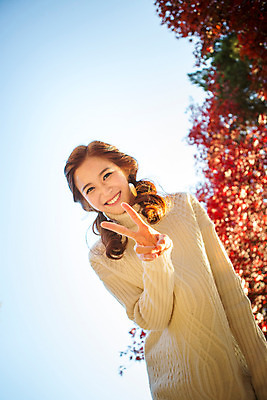 포토 JPG 주간 여자 여유 양갈래머리 하늘 휴식 한명 미소 상반신 20대 성인 야외 앞모습 산책 한국인 가을 스웨터 상쾌 브이 수목원 파주 청년여자한명만 성인여자한명만 국내포토 자연요소 1 헤어스타일 계절 감정 뷰포인트 컨셉 상의 표정 사람 동양인 손짓 청년 경기도 여자한명만 성인여자만 청년여자만 파일형식