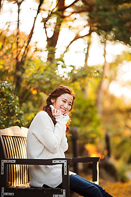 포토 JPG 주간 여자 여유 벤치 양갈래머리 휴식 한명 미소 앉기 상반신 20대 성인 야외 옆모습 한국인 가을 스웨터 상쾌 수목원 파주 청년여자한명만 성인여자한명만 국내포토 자연요소 1 헤어스타일 계절 감정 뷰포인트 컨셉 상의 의자 모션 표정 사람 동양인 청년 경기도 여자한명만 성인여자만 청년여자만 파일형식