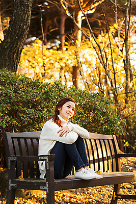 포토 JPG 주간 여자 여유 벤치 휴식 한명 앉기 20대 성인 야외 옆모습 한국인 가을 스웨터 상쾌 수목원 웅크림 파주 청년여자한명만 성인여자한명만 국내포토 자연요소 1 계절 감정 뷰포인트 컨셉 상의 의자 모션 사람 동양인 청년 경기도 여자한명만 성인여자만 청년여자만 파일형식