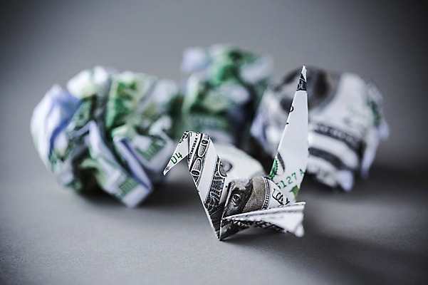 포토 JPG 스튜디오촬영 한마리 백그라운드 비즈니스 실내 취미 사람없음 아웃포커스 경제 달러 꿈 학 종이접기 소원 색종이 종이학 구김 접기 국내포토 1 종이 돈 모션 조류 촬영기법 내부 파일형식