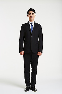 포토 JPG 스튜디오촬영 전신 남자 실내 한명 서기 정장 성인 앞모습 30대 한국인 비즈니스맨 차렷 성인남자한명만 장년남자한명만 국내포토 1 옷 뷰포인트 포즈 비즈니스 모션 사람 동양인 내부 장년 직장인 남자한명만 성인남자만 장년남자만 파일형식