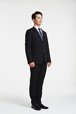 포토 JPG 스튜디오촬영 전신 남자 실내 한명 서기 정장 성인 옆모습 30대 한국인 비즈니스맨 차렷 성인남자한명만 장년남자한명만 국내포토 1 옷 뷰포인트 포즈 비즈니스 모션 사람 동양인 내부 장년 직장인 남자한명만 성인남자만 장년남자만 파일형식