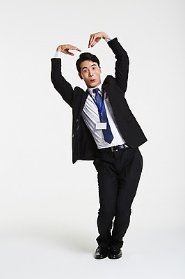 포토 JPG 스튜디오촬영 전신 남자 실내 한명 서기 정장 성인 앞모습 30대 한국인 비즈니스맨 사원증 손하트 아부 성인남자한명만 장년남자한명만 국내포토 1 옷 뷰포인트 비즈니스 모션 사람 동양인 손짓 내부 장년 직장인 남자한명만 성인남자만 장년남자만 파일형식