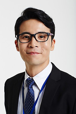 포토 JPG 스튜디오촬영 남자 안경 실내 한명 정장 상반신 성인 앞모습 30대 한국인 비즈니스맨 성인남자한명만 장년남자한명만 안경낌 국내포토 1 잡화 옷 뷰포인트 비즈니스 사람 동양인 내부 장년 직장인 남자한명만 성인남자만 장년남자만 파일형식