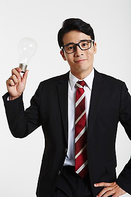 포토 JPG 스튜디오촬영 남자 안경 허리손 생각 전구 아이디어 실내 한명 서기 정장 상반신 성인 앞모습 30대 한국인 비즈니스맨 고민 성인남자한명만 장년남자한명만 안경낌 국내포토 1 잡화 옷 감정 뷰포인트 포즈 컨셉 비즈니스 모션 사람 동양인 내부 장년 직장인 남자한명만 성인남자만 장년남자만 파일형식