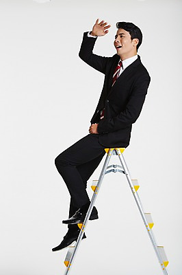 포토 JPG 스튜디오촬영 전신 남자 사다리 실내 한명 앉기 정장 손짓 성인 옆모습 30대 한국인 관찰 비즈니스맨 성인남자한명만 장년남자한명만 국내포토 1 옷 뷰포인트 비즈니스 모션 사람 동양인 내부 장년 도구 직장인 남자한명만 성인남자만 장년남자만 파일형식