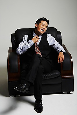 포토 JPG 스튜디오촬영 전신 남자 흡연 담배 실내 한명 앉기 정장 성인 앞모습 30대 한국인 다리꼬기 건달 가죽소파 답답함 성인남자한명만 장년남자한명만 국내포토 1 옷 뷰포인트 모션 사람 동양인 내부 장년 소파 감각 남자한명만 성인남자만 장년남자만 파일형식