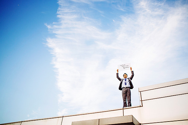 포토 JPG 주간 남자 여유 응원 하늘 휴식 한명 서기 들기 정장 상반신 성인 야외 앞모습 30대 손들기 한국인 표어 직장인 비즈니스맨 자신감 옥상 상쾌 격려 사원증 위로 성인남자한명만 장년남자한명만 국내포토 자연요소 직업 1 옷 감정 뷰포인트 컨셉 비즈니스 모션 사람 동양인 장년 남자한명만 성인남자만 장년남자만 파일형식