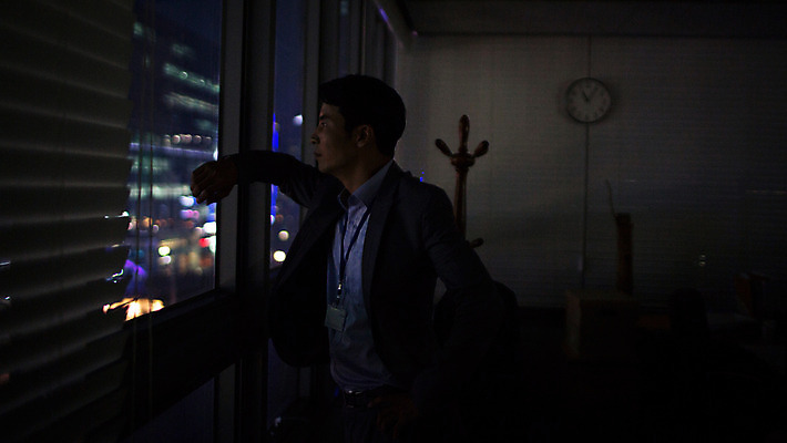 포토 JPG 남자 휴식 실내 한명 상반신 성인 옆모습 30대 사무실 어둠 한국인 비즈니스맨 고독 야간 창가 그리움 야근 사원증 성인남자한명만 장년남자한명만 국내포토 자연요소 1 감정 뷰포인트 컨셉 비즈니스 창문 사람 동양인 내부 장년 업무 직장인 남자한명만 성인남자만 장년남자만 파일형식