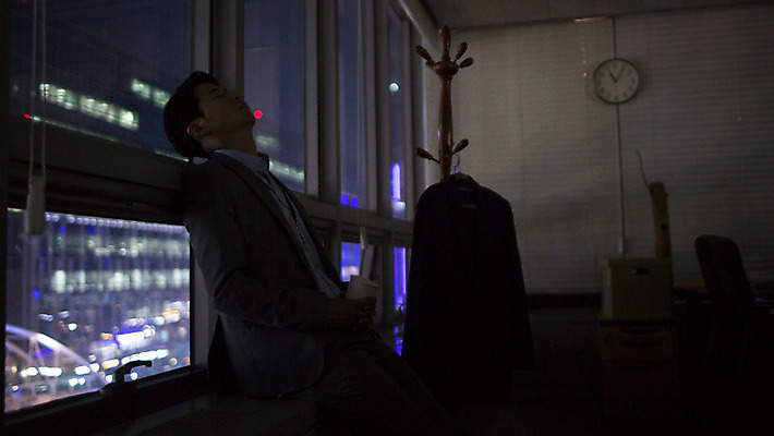 포토 JPG 남자 휴식 실내 한명 상반신 성인 옆모습 30대 사무실 기댐 어둠 한국인 비즈니스맨 고독 야간 창가 그리움 야근 성인남자한명만 장년남자한명만 국내포토 자연요소 1 감정 뷰포인트 컨셉 비즈니스 창문 모션 사람 동양인 내부 장년 업무 직장인 남자한명만 성인남자만 장년남자만 파일형식