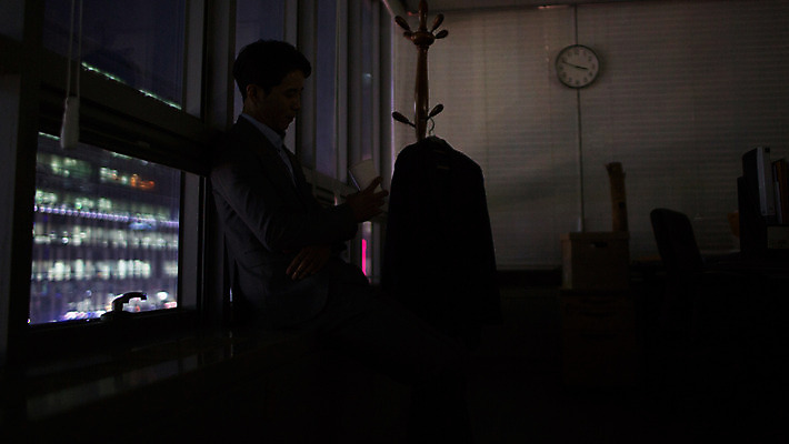 포토 JPG 남자 휴식 실내 한명 상반신 성인 옆모습 30대 사무실 기댐 어둠 한국인 비즈니스맨 고독 야간 창가 그리움 야근 성인남자한명만 장년남자한명만 국내포토 자연요소 1 감정 뷰포인트 컨셉 비즈니스 창문 모션 사람 동양인 내부 장년 업무 직장인 남자한명만 성인남자만 장년남자만 파일형식