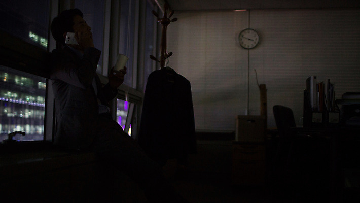 포토 JPG 남자 휴식 실내 한명 앉기 상반신 성인 옆모습 30대 스마트폰 사무실 기댐 어둠 한국인 비즈니스맨 고독 야간 종이컵 창가 통화 그리움 야근 성인남자한명만 장년남자한명만 국내포토 자연요소 1 감정 뷰포인트 컨셉 비즈니스 창문 모션 사람 동양인 내부 컵 장년 핸드폰 스마트기기 업무 직장인 일회용 남자한명만 성인남자만 장년남자만 파일형식